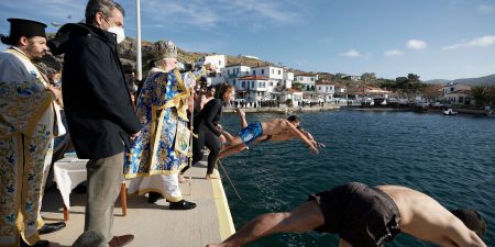 Φώτα στον Άγιο Ευστράτιο για τον Πρωθυπουργό