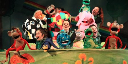 H επίσημη θεατρική παράσταση του “Έλμερ του Παρδαλού Ελέφαντα”