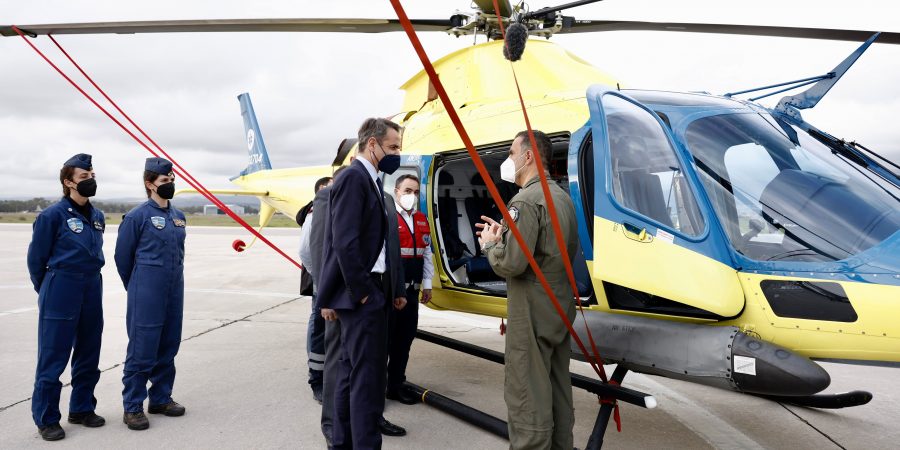 Τιμητική εκδήλωση για τους διασώστες, τους νοσηλευτές και του γιατρούς του ΕΚΑΒ στην αεροπορική βάση της Ελευσίνας