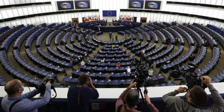 Κράτος δικαίου και προϋπολογισμός: Το ΕΚ ζητά άμεσες ενέργειες από την Επιτροπή