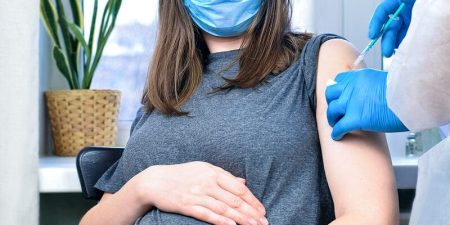 Βρέφη μητέρων που εμβολιάστηκαν έναντι COVID-19 στην κύηση παρουσιάζουν αντισώματα στους 6 μήνες μετά τη γέννηση