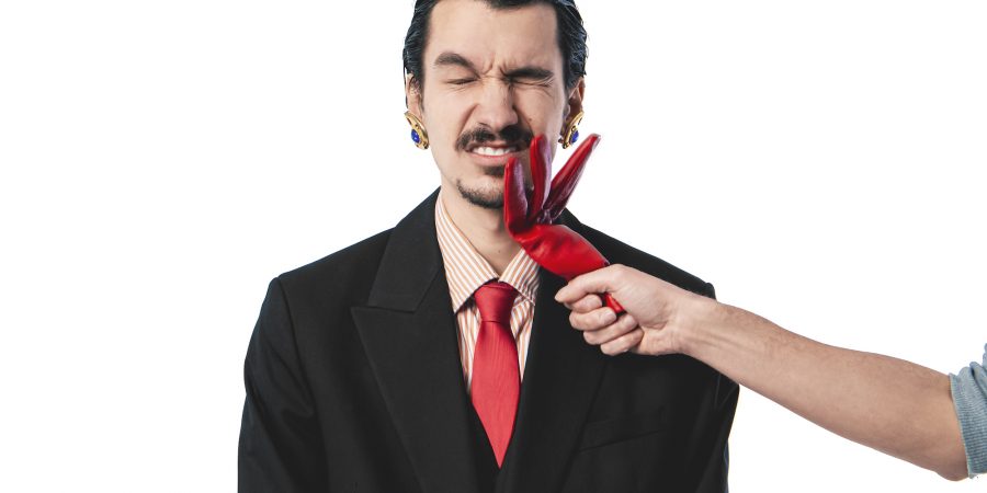 «Μπαίνει η δεσποινίς Μαργαρίτα»