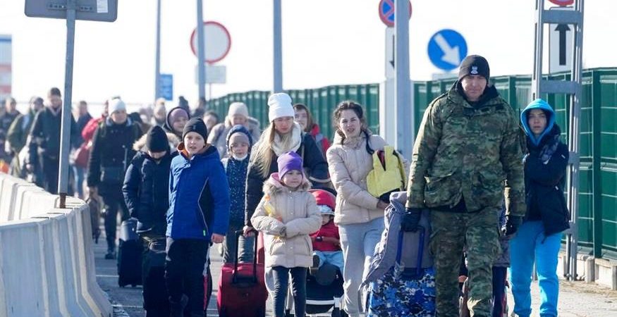 Σύσκεψη για τις προσφυγικές ροές Ουκρανών που φθάνουν στην Ελλάδα