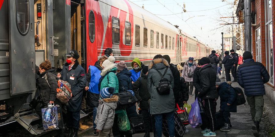 Οι μαζικές μετακινήσεις πληθυσμών, οι ελλείψεις και ο πόλεμος αποτελούν ένα «τοξικό» συνδυασμό για την COVID-19 στην Ουκρανία