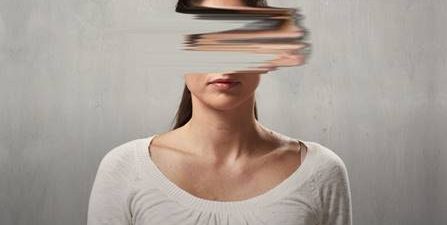 Γυναίκες και COVID-19: Σοβαρές επιπτώσεις της πανδημίας δείχνει το Ευρωβαρόμετρο – Τι απασχολεί τις Ελληνίδες;