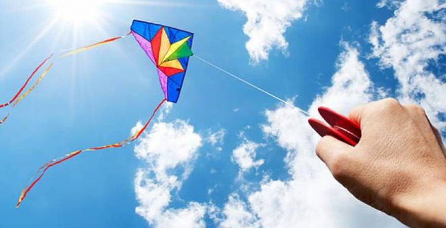 ΔΕΔΔΗΕ: Προσοχή κατά το πέταγμα χαρταετού