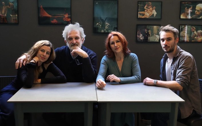 «Να ακούς το χιόνι να πέφτει»