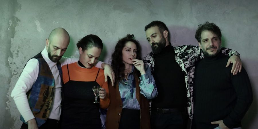 ΕΝΡΟΝ (πάρτυ σαν να είναι νάιντιζ)