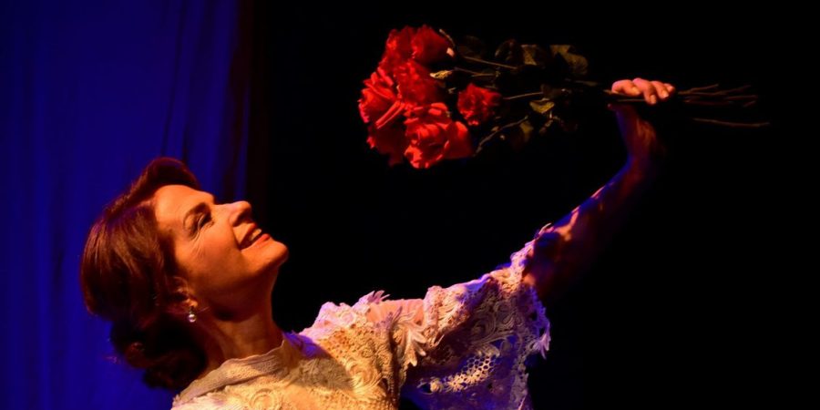 Σαν ρόδο και σαν αίνιγμα