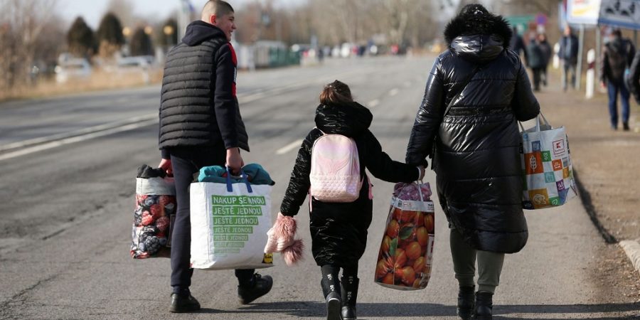 Η Ευρώπη ανακάλυψε ξανά τη συμπόνια για τους πρόσφυγες, αλλά μόνο αν είναι λευκοί