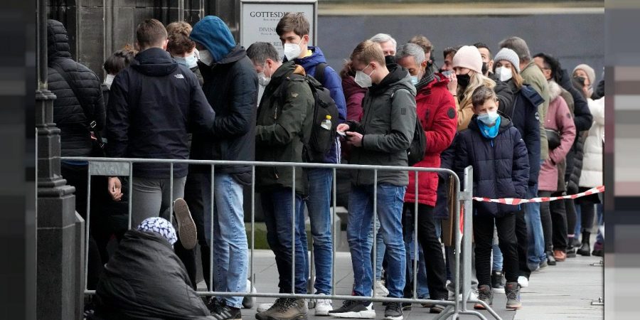 Anthony Fauci: Οι πολίτες θα πρέπει να αξιολογούν τον προσωπικό τους κίνδυνο εν μέσω της αύξησης κρουσμάτων COVID-19