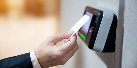 Από 1ης Ιουλίου η Ψηφιακή Κάρτα Εργασίας σε τράπεζες και σούπερ-μάρκετ