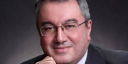 Ηλίας Μόσιαλος: Θεραπείες και εμβόλια για την ευλογιά των πιθήκων