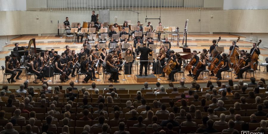 Ο Justus Frantz διευθύνει την Underground Youth Orchestra