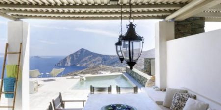 Ξενοδόχοι: Στο “μάτι” βίλες και καταλύματα Airbnb