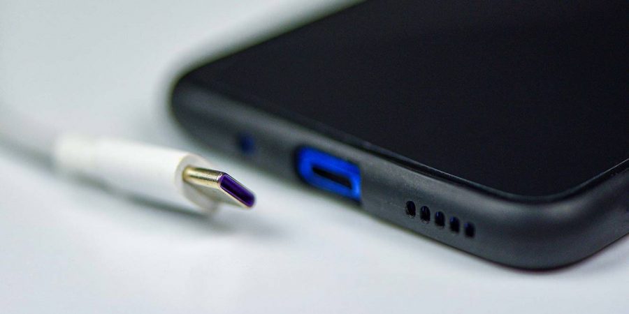 Κοινός φορτιστής: Το Κοινοβούλιο δεσμεύεται να μειώσει τα ηλεκτρονικά απόβλητα