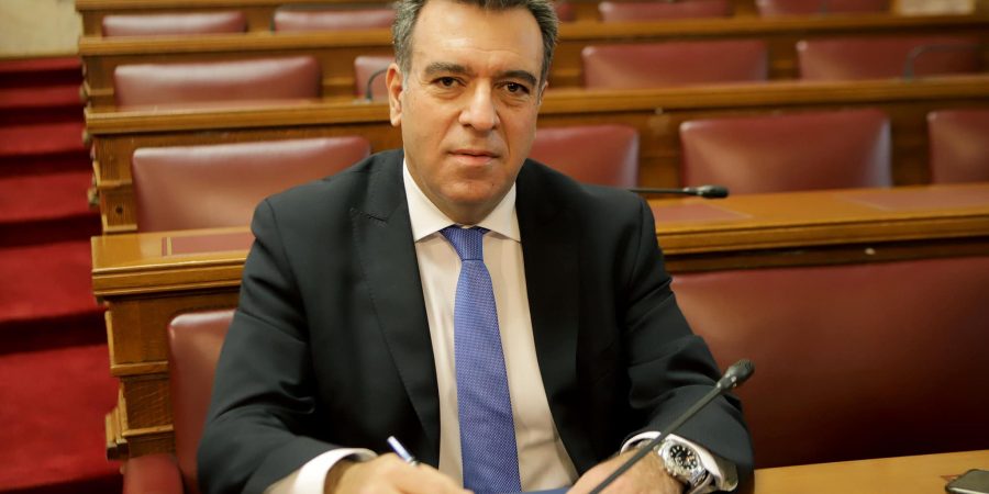 Το πρόβλημα των υπέρογκων χρεώσεων των πολιτών στις συναλλαγές τους με τις τράπεζες στα μικρά νησιά