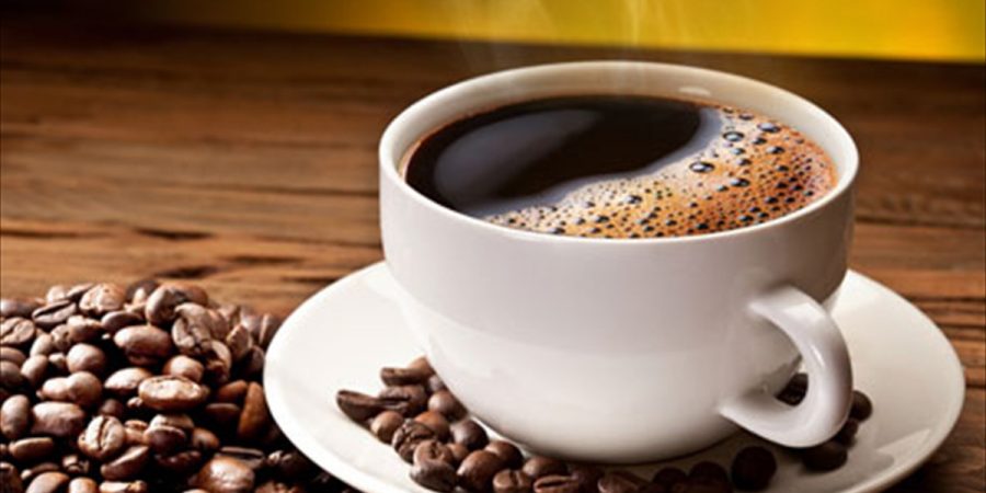 Μικρότερος ο κίνδυνος πρόωρου θανάτου για όσους πίνουν καφέ, ακόμη και με ζάχαρη