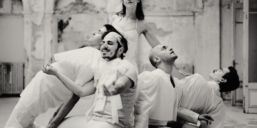 «Φτιάξε τη δυστυχία σου μόνος σου»