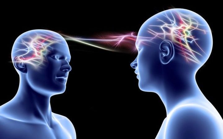 Οι γιγάντιες εταιρείες τεχνολογίας σχεδιάζουν να διαβάσουν το μυαλό σας και να ελέγξουν τα συναισθήματά σας. Μπορούν να σταματήσουν;