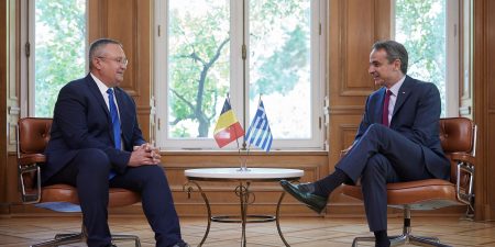 Ρουμάνος πρωθυπουργός σε Μητσοτάκη: «Mπορείτε να βασιστείτε στην βοήθειά μας για την κατάσβεση πυρκαγιών