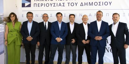 ΤΑΙΠΕΔ: Τελετή παράδοσης του ξενοδοχείου «Ξενία Κύθνος» και του δικαιώματος χρήσης των ιαματικών πηγών «Άγιοι Ανάργυροι» και «Κάκκαβος» στον επενδυτή