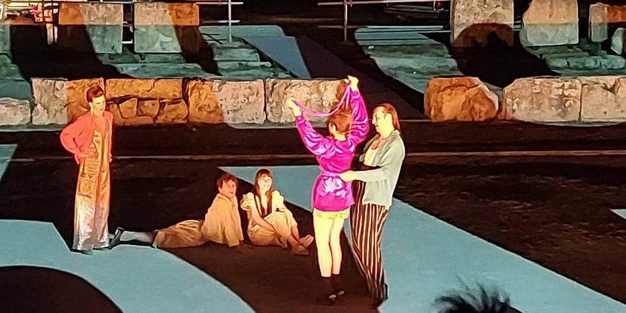 Κριτική για τη παράσταση η “Άλκηστη” του Ευριπίδη, με τη σκηνοθετική ματιά του Γιόχαν Σίμονς