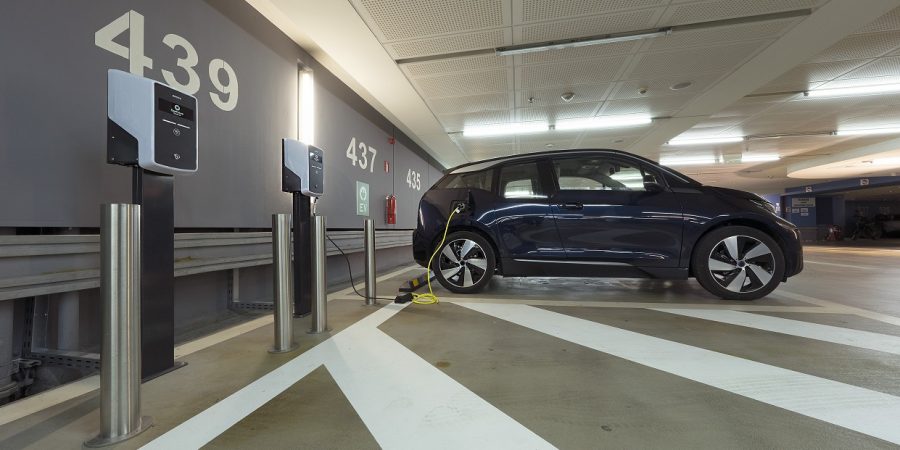 Ένα από τα μεγαλύτερα κέντρα φόρτισης ηλεκτρικών οχημάτων στην Ελλάδα  ανοίγει στο πάρκινγκ του Μεγάρου από τον Όμιλο ΕΛΛΗΝΙΚΑ ΠΕΤΡΕΛΑΙΑ