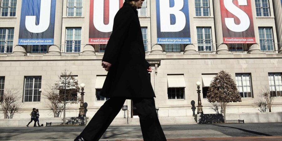 Οι προσλήψεις στις ΗΠΑ επιβραδύνονται απότομα τον Αύγουστο, αυξάνεται η ανεργία