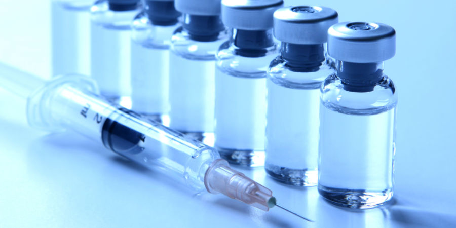 Ο εμβολιασμός με τις τρεις αντί για δύο δόσεις έναντι του SARS-CoV-2 μειώνει τις πιθανότητες νοσηλείας λόγω COVID-19