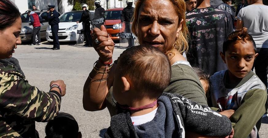 Να εξαλειφθούν η φτώχεια και οι διακρίσεις που αντιμετωπίζουν οι Ρομά