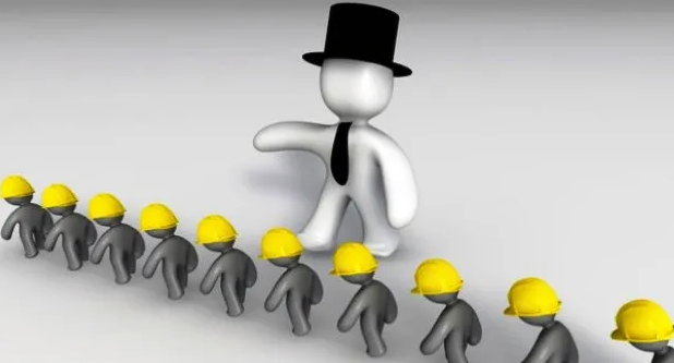 Τα αφεντικά που σπρώχνουν σιωπηλά τους εργάτες