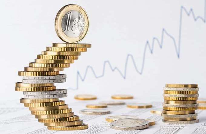 Το διαθέσιμο εισόδημα των νοικοκυριών αυξήθηκε 8,2% πέρυσι και 1,7% το β’ τρίμηνο εφέτος