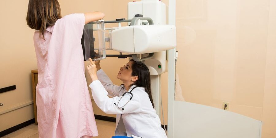 Πάνω από 40.000 ψηφιακές μαστογραφίες έχουν πραγματοποιηθεί δωρεάν στο πλαίσιο του προγράμματος «Φώφη Γεννηματά» για την πρόληψη του καρκίνου του μαστού