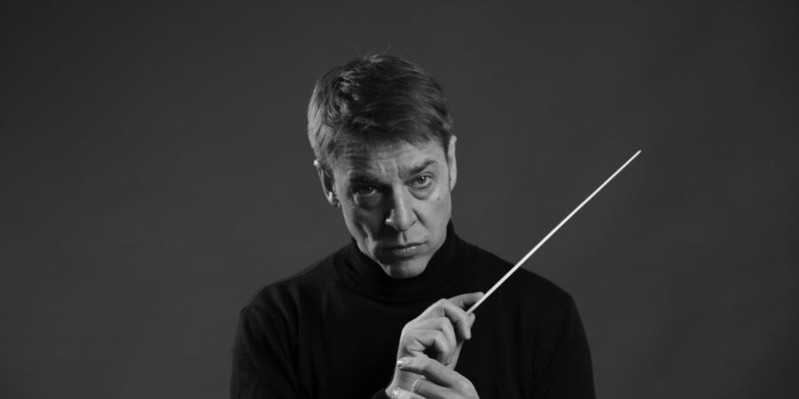 Ο αρχιμουσικός Stefan Geiger  διευθύνει την Underground Youth Orchestra