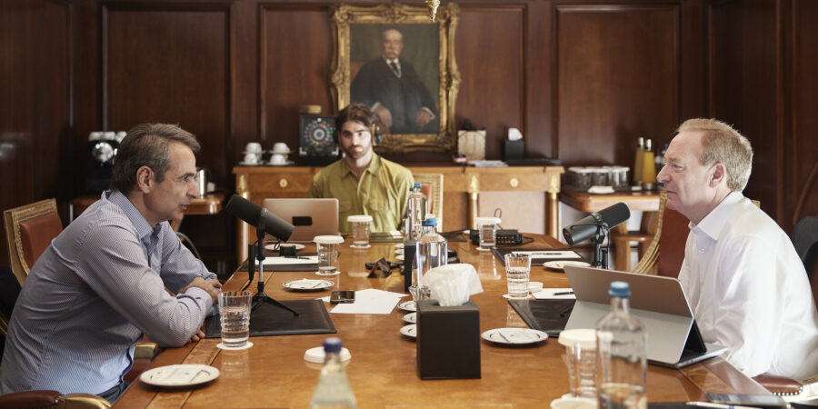 Συζήτηση του Κυριάκου Μητσοτάκη με τον Πρόεδρο της Microsoft Brad Smith στο podcast «Tools and Weapons»