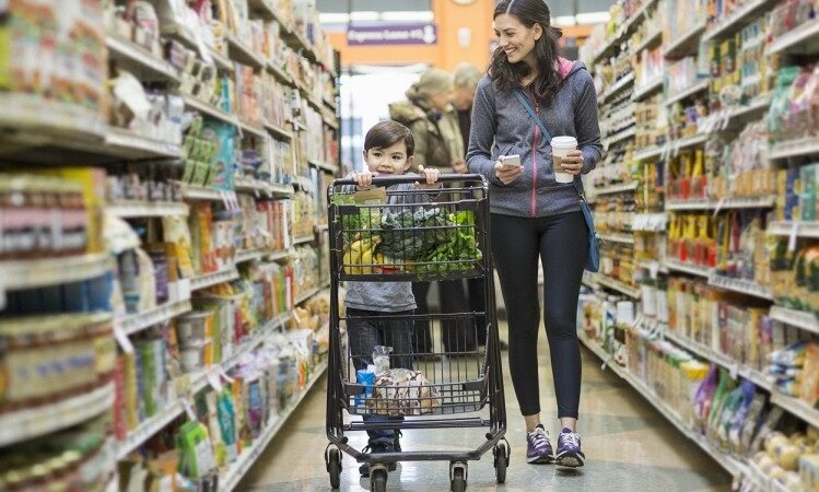 Την Τρίτη κατατίθεται η ρύθμιση για την ενίσχυση 8,5 εκατ. δικαιούχων για αγορές βασικών αγαθών