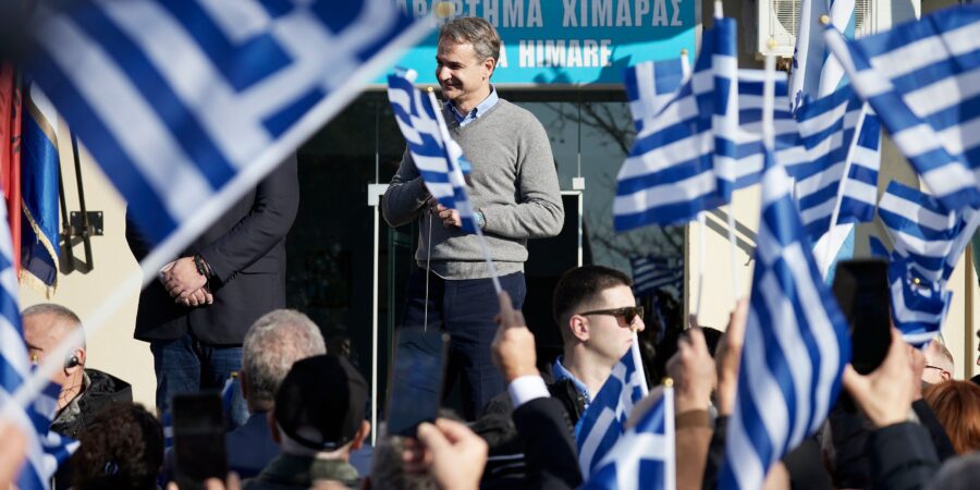 Κυρ Μητσοτάκης στη Δερβιτσάνη: «Θα είμαστε κοντά σας, να μάς αισθάνεσθε κοντά σας»