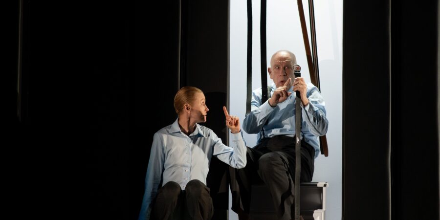 ΣΤΗ ΜΟΝΑΞΙΑ ΤΩΝ ΚΑΜΠΩΝ ΜΕ ΒΑΜΒΑΚΙ