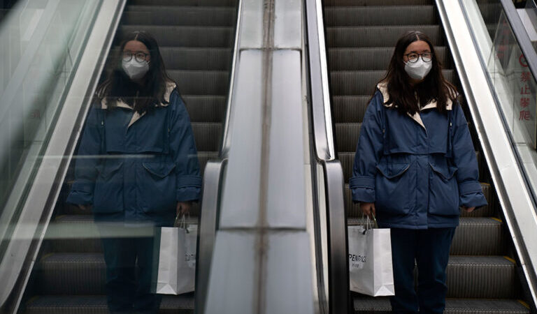 Ο ΠΟΥ καλεί την Κίνα να παρακολουθεί στενά τη θνησιμότητα από COVID