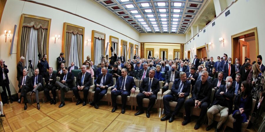 Οι παραγωγικοί φορείς του Πειραιά «καλωσόρισαν» με τιμητικές διακρίσεις το 2023