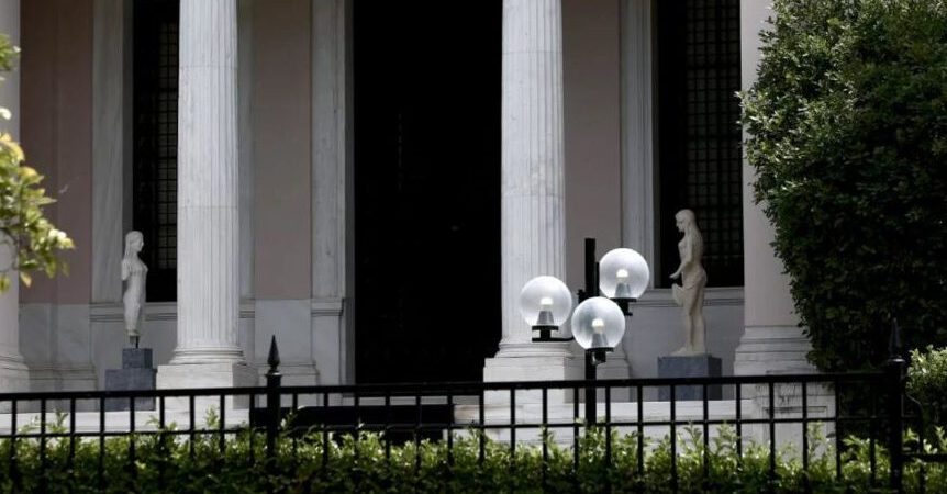 Προσπάθεια λύσης στην αναβάθμιση και διαβάθμιση της καλλιτεχνικής εκπαίδευσης