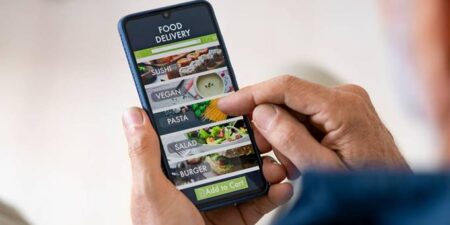 Ψηφιακές πλατφόρμες εργασίας: Το ΕΚ έτοιμο να διαπραγματευτεί για νέους κανόνες