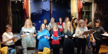 Από την Σμύρνη στον Πειραιά με όχημα το τραγούδι