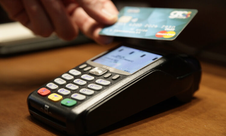 Πώς θα λειτουργήσει στο νέο ψηφιακό περιβάλλον η φορολογία με την διασύνδεση ταμειακών μηχανών και POS