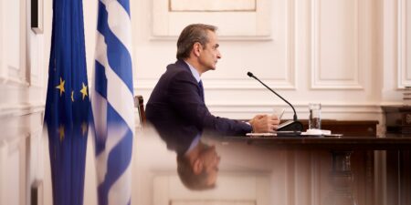Μητσοτάκης στη 2η Σύνοδο για τη Δημοκρατία: Συνεχίζουμε και θα συνεχίσουμε να επιδιώκουμε μεταρρυθμίσεις