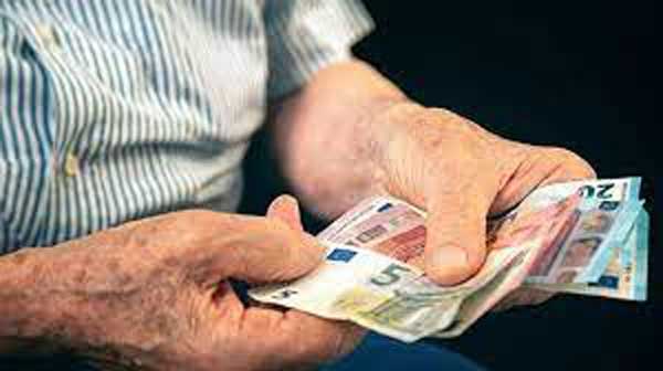 Νομοθετείται η έκτακτη στήριξη σε συνταξιούχους με προσωπική διαφορά και οι ρυθμίσεις χρεών προς τα ασφαλιστικά ταμεία