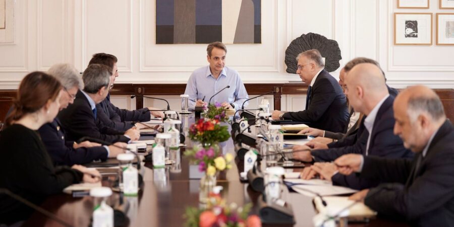 Εξονυχιστικός έλεγχος όλων των πολεοδομικών καταγγελιών της Μυκόνου αποφασίστηκε στη σύσκεψη υπό τον πρωθυπουργό στο Μαξίμου