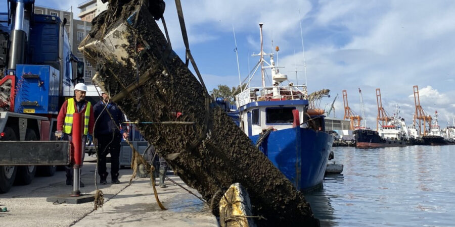 O OKAA και η Εναλεία καθάρισαν τον βυθό της Ιχθυόσκαλας Πειραιά.