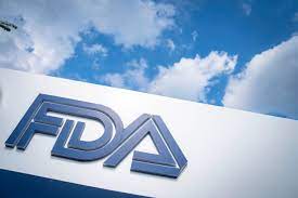 Ο Οργανισμός Τροφίμων και Φαρμάκων των ΗΠΑ (FDA) υποστηρίζει τη χορήγηση δεύτερης ενισχυτικής δόσης έναντι του στελέχους Όμικρον SARS-CoV-2